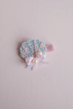 Load image into Gallery viewer, Great Pretenders Boutique Sparkle Shell Hairclip