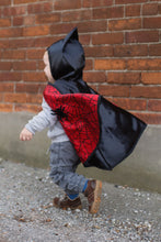 Load image into Gallery viewer, Great Pretenders Baby Spider/Bat Cape 3-4